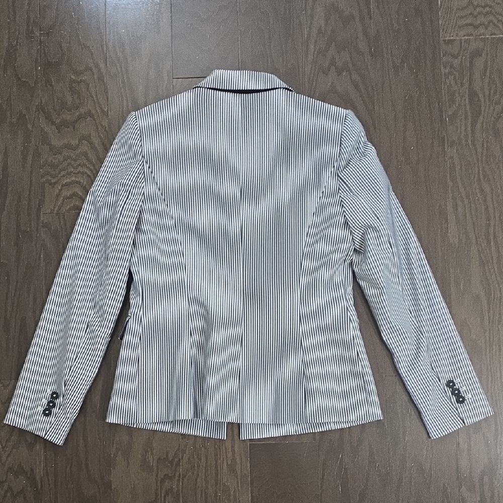 Karl Lagerfeld NWT Pinstripe Blazer Size 6 Women's - Picture 3 of 5